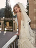Pronovias Privée "Beegold"