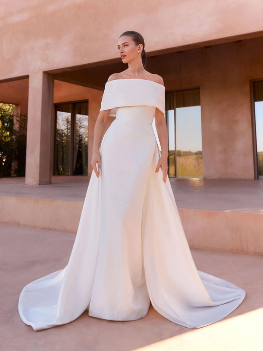 Pronovoas "Fosy" w/ stole, overskirt, and bow