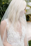 Elizabeth Johns Anais Veil