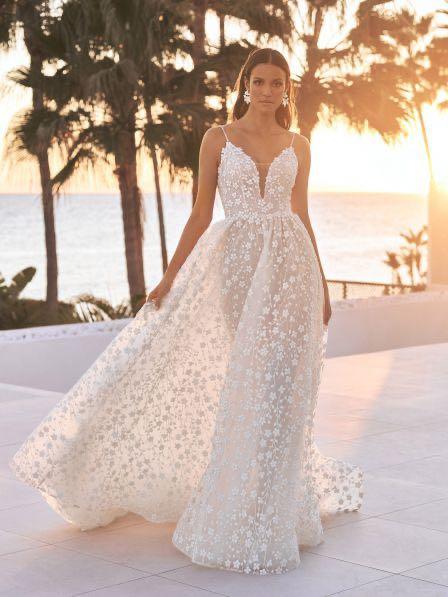 Pronovias "Yuki"